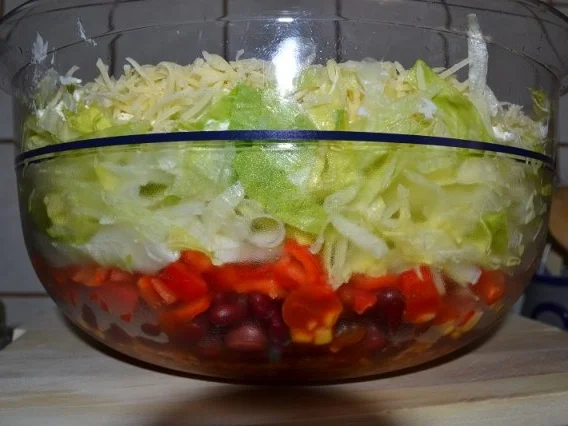 Rezept: Mexikanischer Schichtsalat Mexikanischer Schichtsalat - Rezept
