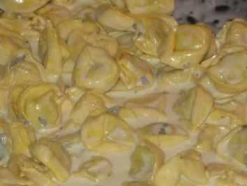 Rezept: Tortellini mit Basilikum-Sahne Tortellini mit Basilikum-Sahne - Rezept