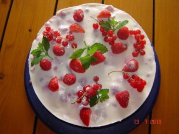 Kuchen + Torten : Frische Beeren Dickmilch Torte - einfach - von dickerle