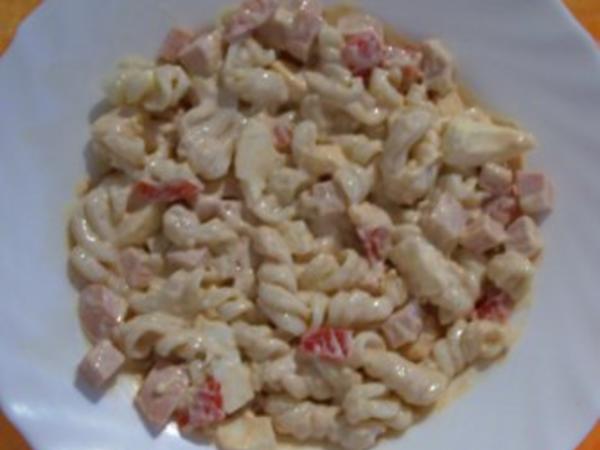 Salat: Nudel-Wurst-Salat - Rezept mit Bild