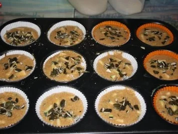 Muffins: Vollkornmuffins mit Zucchini und Kürbiskernen - Rezept - Bild Nr. 4