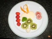 Kokos-Sahne-Pralinen an Weinschaum und exotischen Früchten - Rezept