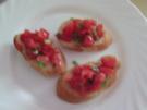 Tomatensalat auf Brot - Rezept