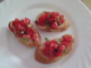 Tomatensalat auf Brot - Rezept