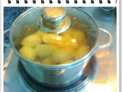 Spiegelei auf Kartoffelbett mit kaltem Buttermilch - Rezept - Bild Nr. 3