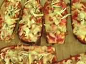 Rezept: Auberginenscheiben wie Pizza belegt Auberginenscheiben wie Pizza belegt - Rezept