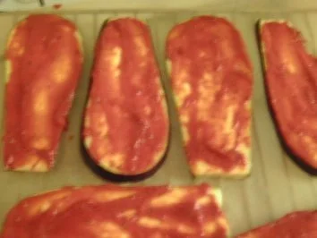 Auberginenscheiben wie Pizza belegt - Rezept - Bild Nr. 3