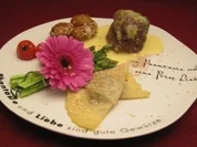 Rinderfilet auf Zitronengras-Schaum mit Morchelravioli und Sesam-Honig-Kartoffeln - Rezept