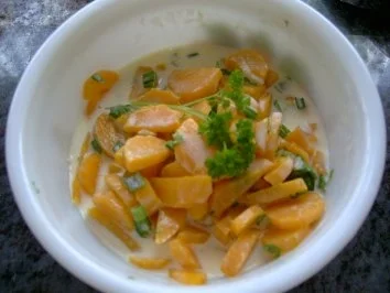 SALAT: Möhrensalat mit Frühlingszwiebeln - Rezept - Bild Nr. 4