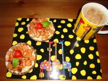 Avocadofrischkäse mit scharf angebratenen Pazifik Garnelen - Rezept