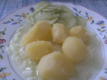 Rezept: Pellkartoffeln mit Leinsamöl und Zwiebelchen gewürfelt Pellkartoffeln mit Leinsamöl und Zwiebelchen gewürfelt - Rezept