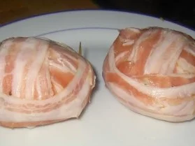 Gefüllter Büffelmozzarella, im Speckmantel gebraten, auf lauwarmen Tomatenbett - Rezept - Bild Nr. 6