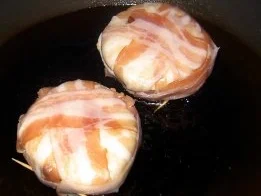 Gefüllter Büffelmozzarella, im Speckmantel gebraten, auf lauwarmen Tomatenbett - Rezept - Bild Nr. 10