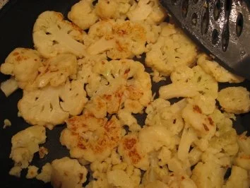 Rezept: Filetgeschnetzeltes mit gebratenem Blumenkohl Bild Nr. 3 Filetgeschnetzeltes mit gebratenem Blumenkohl - Rezept - Bild Nr. 3