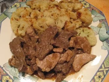 Rezept: Filetgeschnetzeltes mit gebratenem Blumenkohl Bild Nr. 5 Filetgeschnetzeltes mit gebratenem Blumenkohl - Rezept - Bild Nr. 5