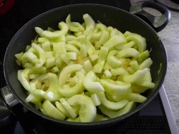 Rezept: Gemüsebeilage : Schmorgurken Bild Nr. 2 Gemüsebeilage : Schmorgurken - Rezept - Bild Nr. 2