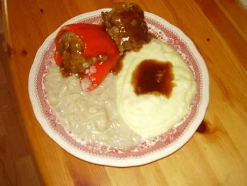 Rezept: Gefüllte (mit Hack) Paprika Gefüllte (mit Hack) Paprika - Rezept