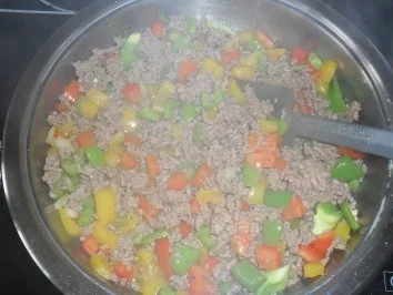 Rezept: Hackfleischpfanne mit Ampelpaprika Bild Nr. 2 Hackfleischpfanne mit Ampelpaprika - Rezept - Bild Nr. 2