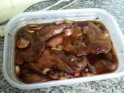 Honig-Rotweinmarinade für gegrillte Schweinesteaks - Rezept