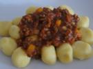 Hausgemachte Gnocci mit würziger Hackfleischsauce - Rezept