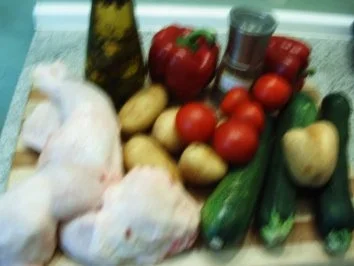 Rezept: Hähnchenschenkel mit Ofengemüse und Ofenkartoffeln Bild Nr. 2 Hähnchenschenkel mit Ofengemüse und Ofenkartoffeln - Rezept - Bild Nr. 2