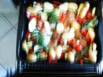 Rezept: Hähnchenschenkel mit Ofengemüse und Ofenkartoffeln Bild Nr. 6 Hähnchenschenkel mit Ofengemüse und Ofenkartoffeln - Rezept - Bild Nr. 6