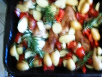 Rezept: Hähnchenschenkel mit Ofengemüse und Ofenkartoffeln Bild Nr. 7 Hähnchenschenkel mit Ofengemüse und Ofenkartoffeln - Rezept - Bild Nr. 7