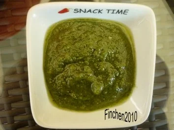 Salbei-Putenschnitzel mit geröstetem Paprika,Oliven und bunten Saucen - Rezept - Bild Nr. 3