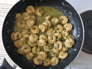 Rezept: Garnelen in Kräuter-Weißweinsoße mit Spaghetti Bild Nr. 3 Garnelen in Kräuter-Weißweinsoße mit Spaghetti - Rezept - Bild Nr. 3