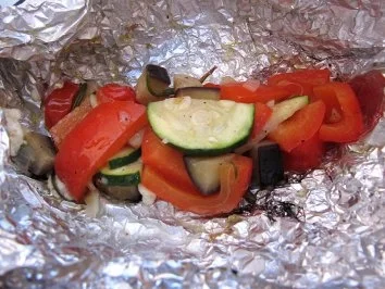Rezept: Gemüse-Feta-Grillpäckchen Bild Nr. 2 Gemüse-Feta-Grillpäckchen - Rezept - Bild Nr. 2