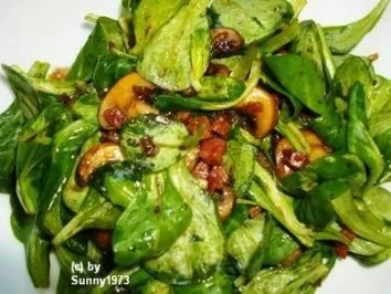 Feldsalat mit Speck und Champignons - Rezept
