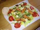 Bunter Salat mit Putenbruststreifen - Rezept