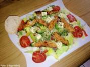Bunter Salat mit Putenbruststreifen - Rezept