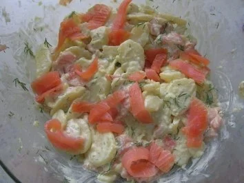 Rezept: Kartoffelsalat mit Lachs Bild Nr. 4 Kartoffelsalat mit Lachs - Rezept - Bild Nr. 4