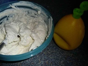 Rezept: Frischkäse-Knofi-Zitronen-Dip Bild Nr. 3 Frischkäse-Knofi-Zitronen-Dip - Rezept - Bild Nr. 3