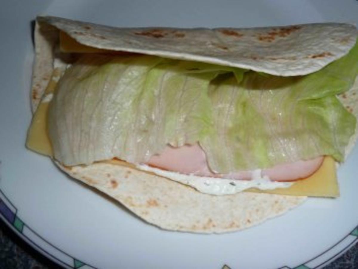 Bilder für Sommerwrap mit Tortillafladen und Scheiben Käse-z.B.Butterkäse - Rezept