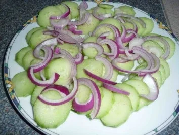 Rezept: Gurken-Zwiebel-Teller Gurken-Zwiebel-Teller - Rezept