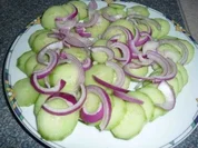 Gurken-Zwiebel-Teller - Rezept