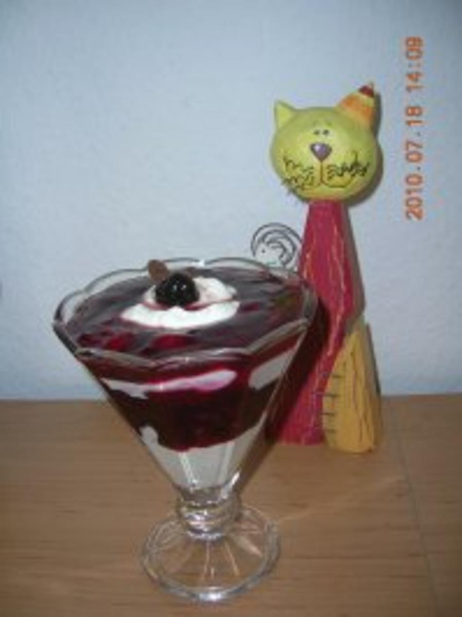 Quarkspeise mit Rote Grütze - Rezept mit Bild - kochbar.de