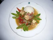 Entengeschnetzeltes mit Scampi an Basmatireis und Kaiserschoten - Rezept