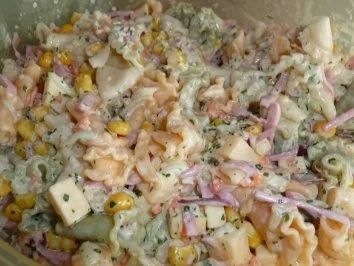Nudelsalat "Kunterbunt" - Rezept