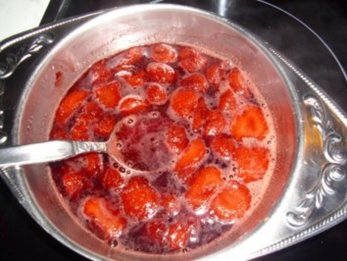 Eis...Vanilleeis mit Erdbeeren und Eielikör - Rezept - Bild Nr. 3