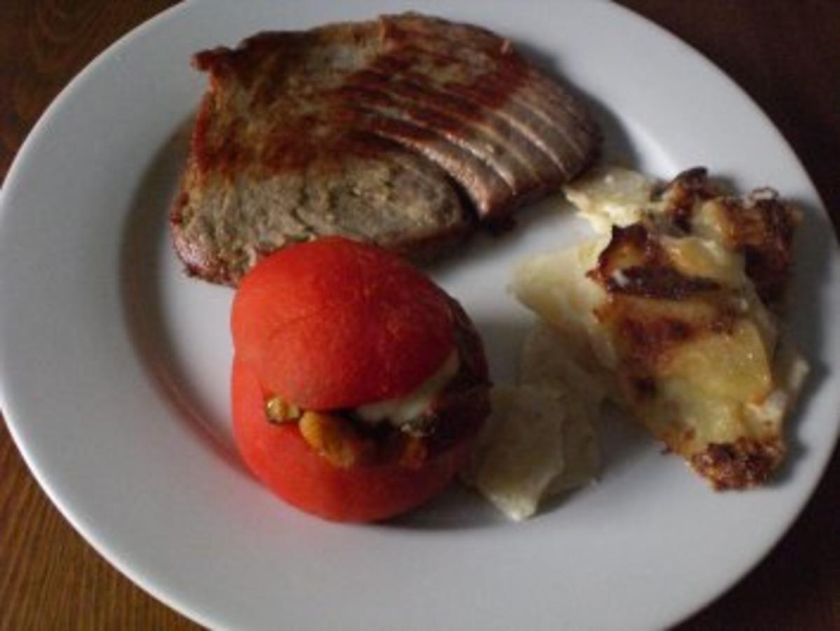 Bilder für Thunfischsteaks mit geschmolzenen Ratatouille-Tomaten und Kartoffelgratin - Rezept