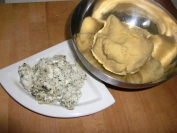 Rezept: Polentataler mit Minze-Zitronenpesto-Füllung Bild Nr. 2 Polentataler mit Minze-Zitronenpesto-Füllung - Rezept - Bild Nr. 2