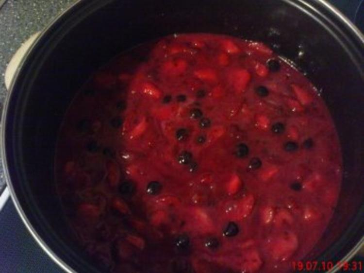Erdbeer-Heidelbeer-Himbeer-Kokos Marmelade - Rezept - kochbar.de