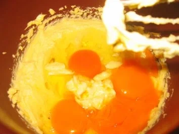 Rezept: Backwaren: Saftiger Früchte/ Königskuchen Bild Nr. 5 Backwaren: Saftiger Früchte/ Königskuchen - Rezept - Bild Nr. 5