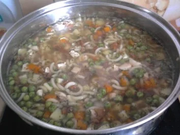 Leichte Sommersuppe mit Nudeln und Gemüse - Rezept - Bild Nr. 3