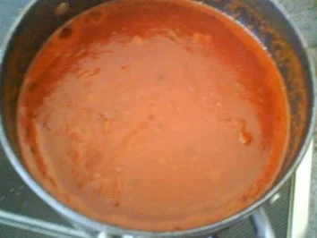 Spaghettiberg von Tomatenflutwelle überströmt - Rezept - Bild Nr. 4