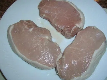 Rezept: Duroc (Eichel-)Schweinesteaks im Überraschungspäckchen mit Tortilla und Pfifferlingen Bild Nr. 2 Duroc (Eichel-)Schweinesteaks im Überraschungspäckchen mit Tortilla und Pfifferlingen - Rezept - Bild Nr. 2