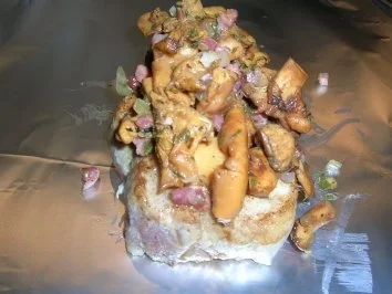 Rezept: Duroc (Eichel-)Schweinesteaks im Überraschungspäckchen mit Tortilla und Pfifferlingen Bild Nr. 5 Duroc (Eichel-)Schweinesteaks im Überraschungspäckchen mit Tortilla und Pfifferlingen - Rezept - Bild Nr. 5